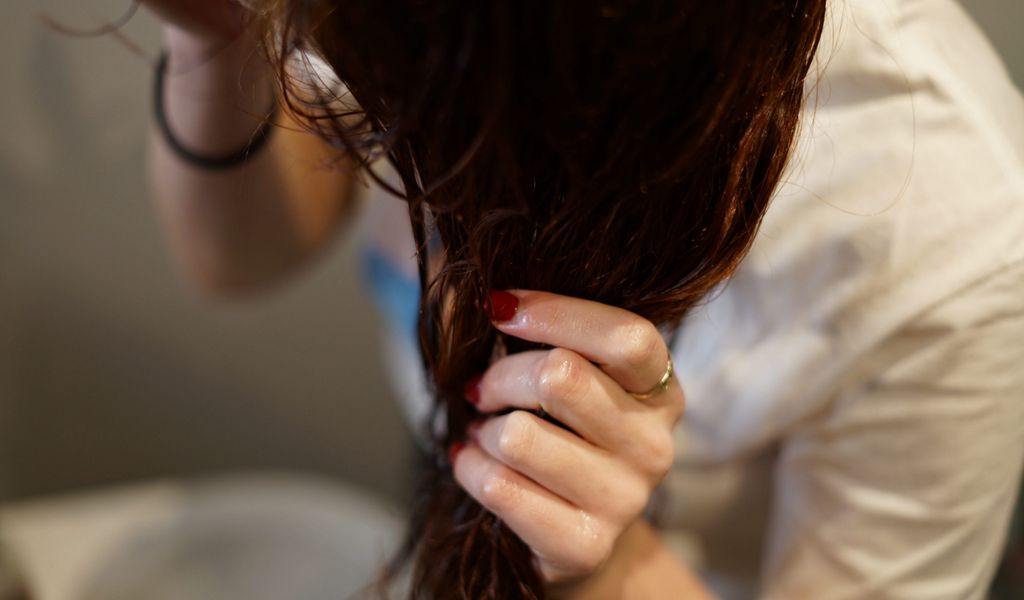 Applying oil in hair