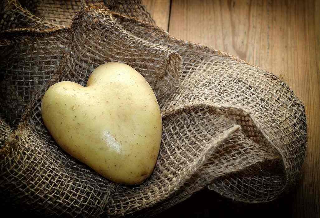 Potato For Skin: Benefits & Skincare recipes
